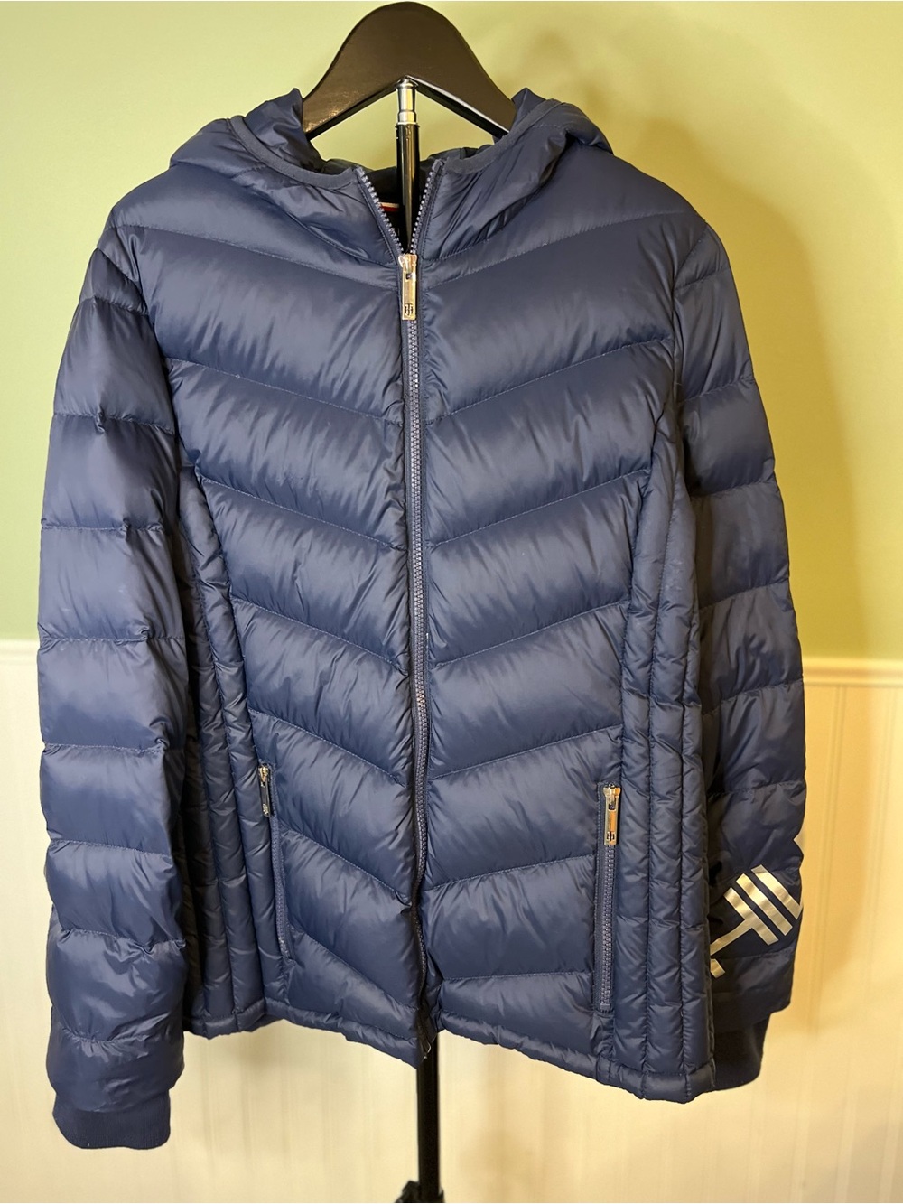 Tommy Hilfiger Navy Quilted Hooded Natural Down Packable Puffer Jacket. Size L